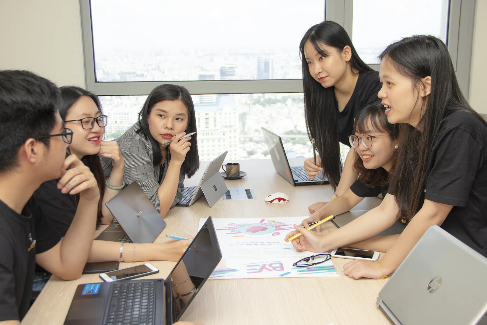 5 hal penting sebelum beli AI writing assistant buat tim kecil