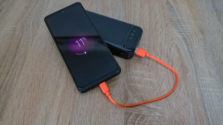 Jangan sampai ketipu! Ini ceklist praktis bedain charger HP asli dan palsu