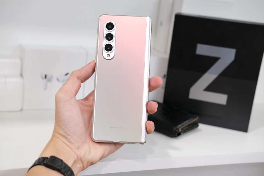 Ilustrasi ponsel lipat Samsung Galaxy Z Fold 8