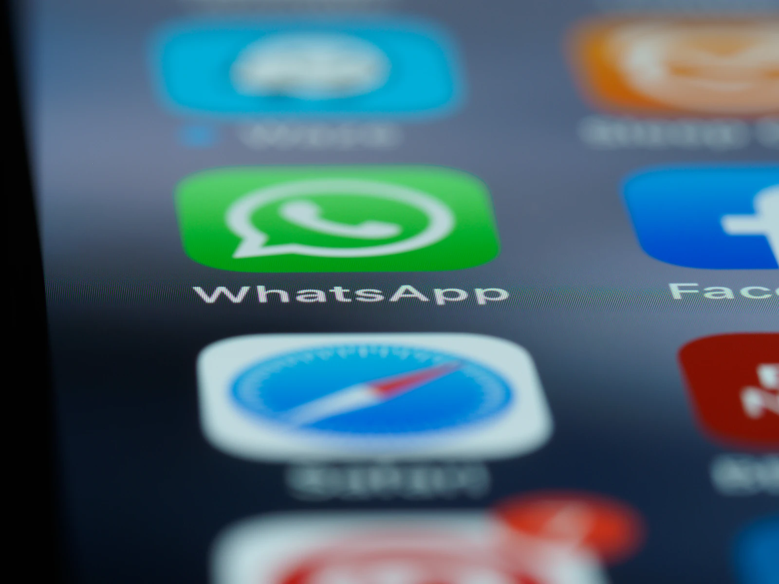 WhatsApp di iPad, CarPlay & Android Auto makin optimal Juli 2026