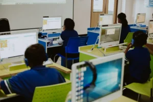 Eks pekerja pabrik sampai guru, begini AI AWS ubah hidup mereka