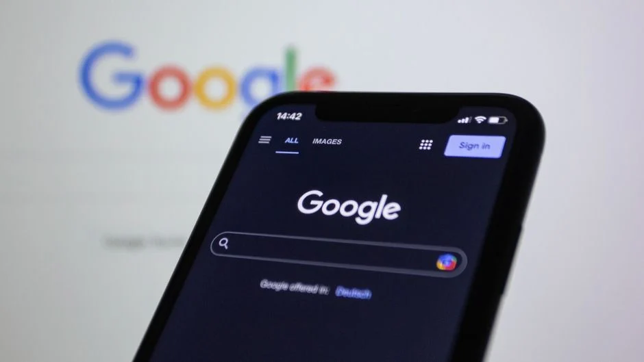 Ilustrasi proses backup data Android ke cloud.