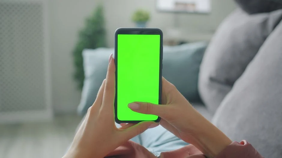 Tampilan layar Android dengan dua aplikasi berjalan di mode Split Screen.