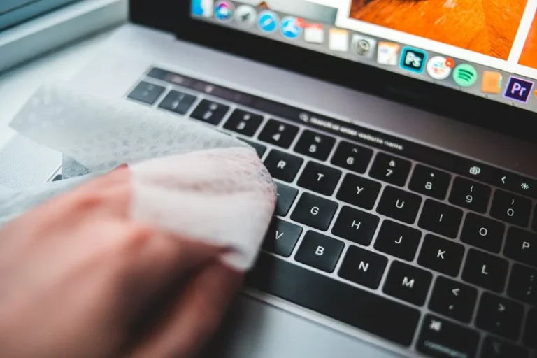 Ceklist Bersihin Keyboard Laptop: 5 Langkah Wajib Biar Kinclong Lagi
