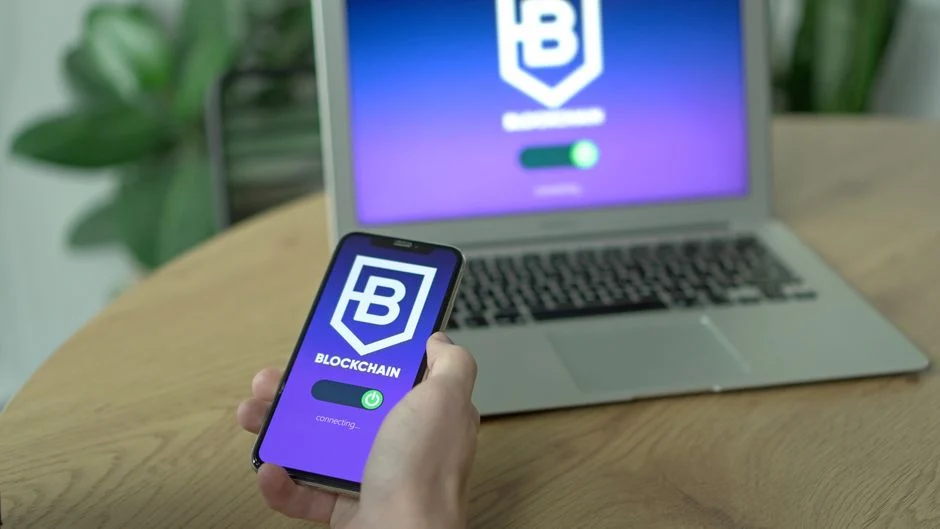 Tampilan antarmuka Trezor Safe 5 yang intuitif.