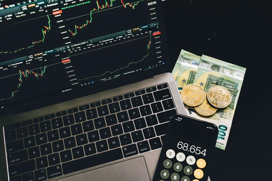 Trezor Safe 5 dengan tampilan layar sentuh berwarna.